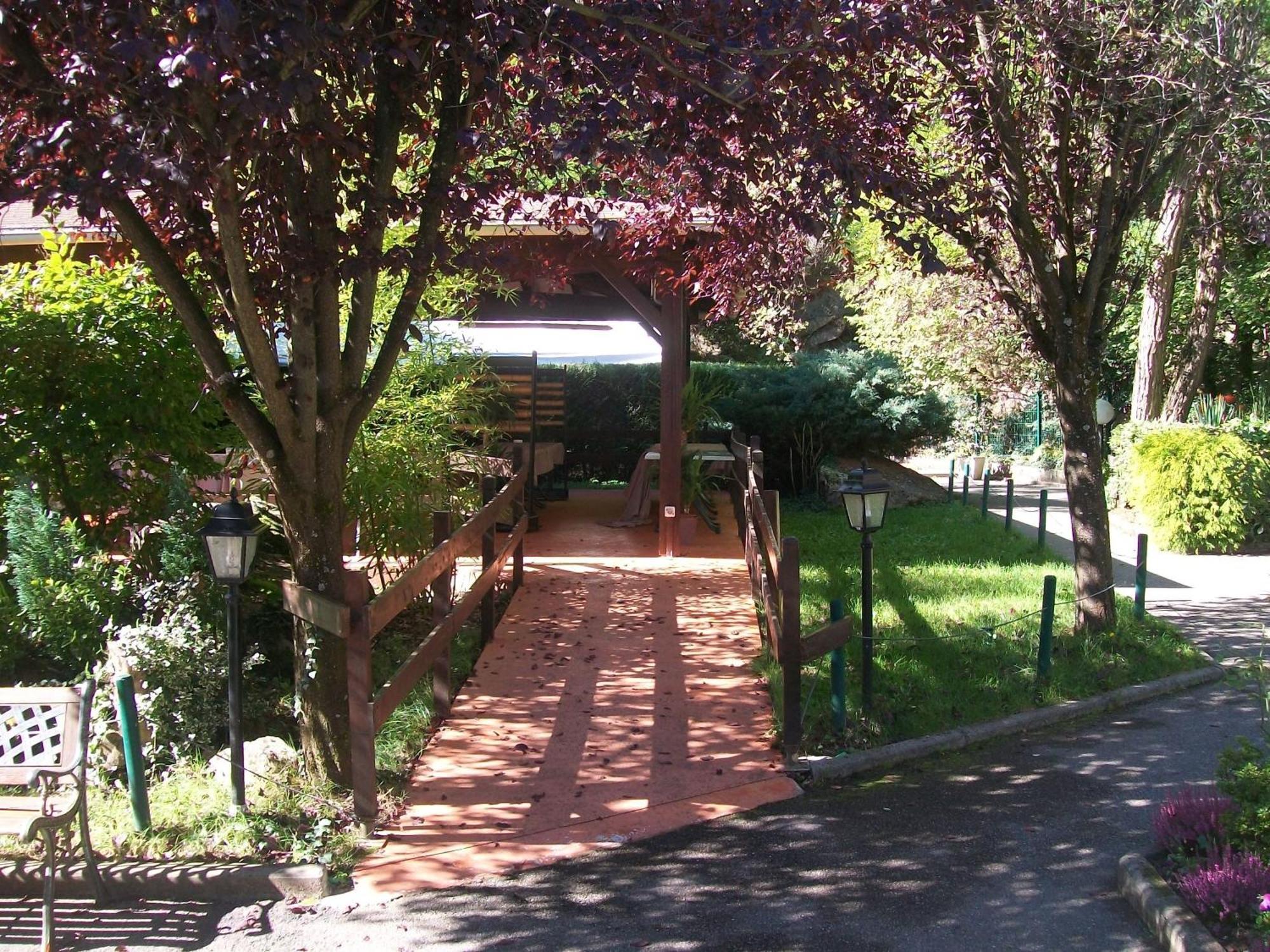 Hotellerie De La Cascade Saint-Genis-les-Ollières Esterno foto