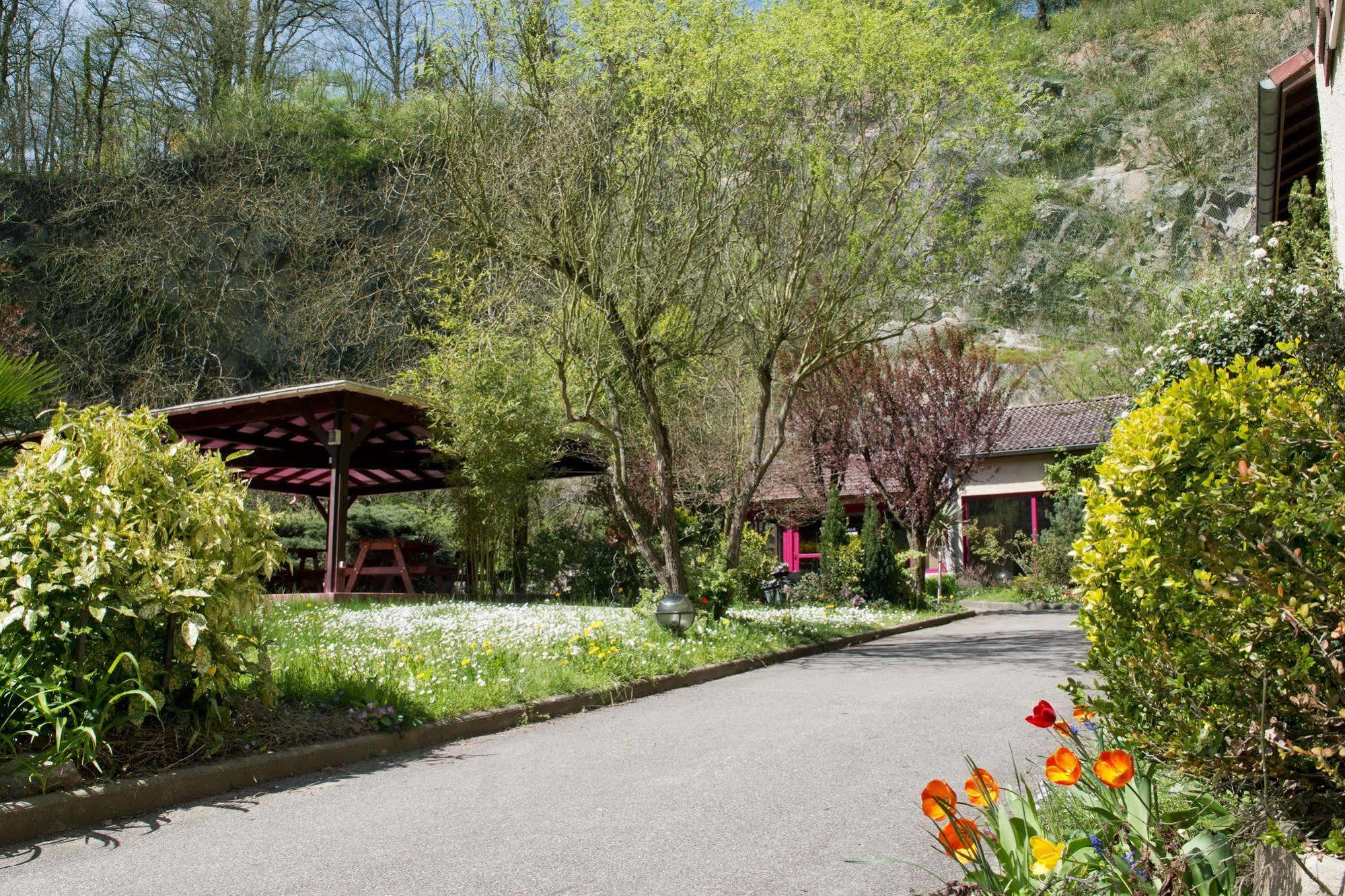 Hotellerie De La Cascade Saint-Genis-les-Ollières Esterno foto